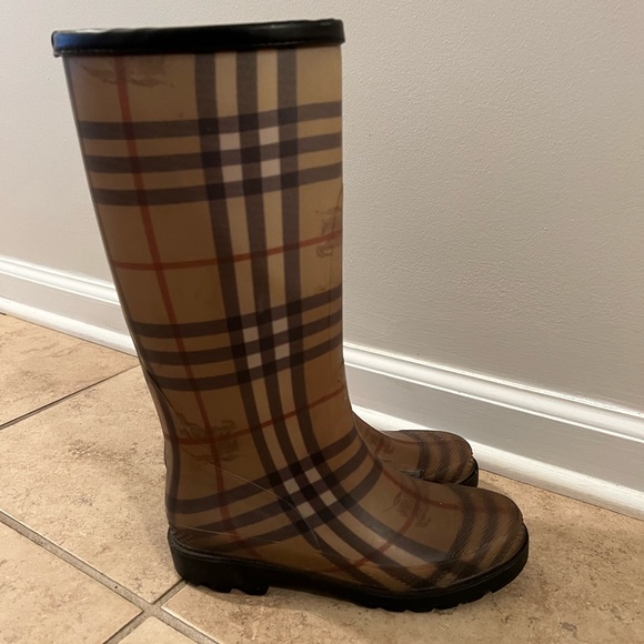 Authentic Burberry Rain Boots Size 37 - Picture 2 of 4